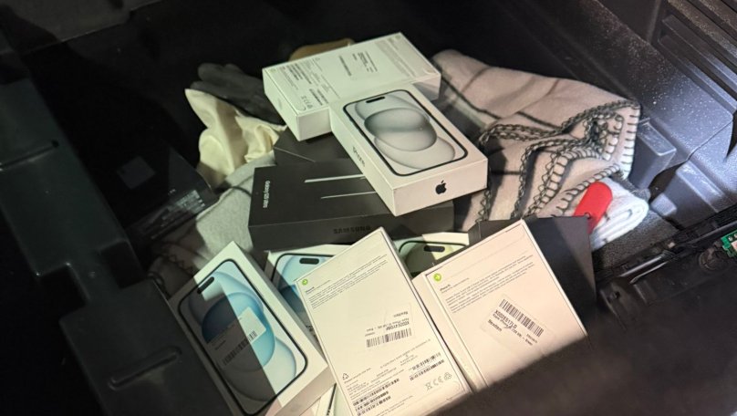 Львівські митники викрили контрабанду телефонів iPhone та Samsung на 750 тисяч гривень