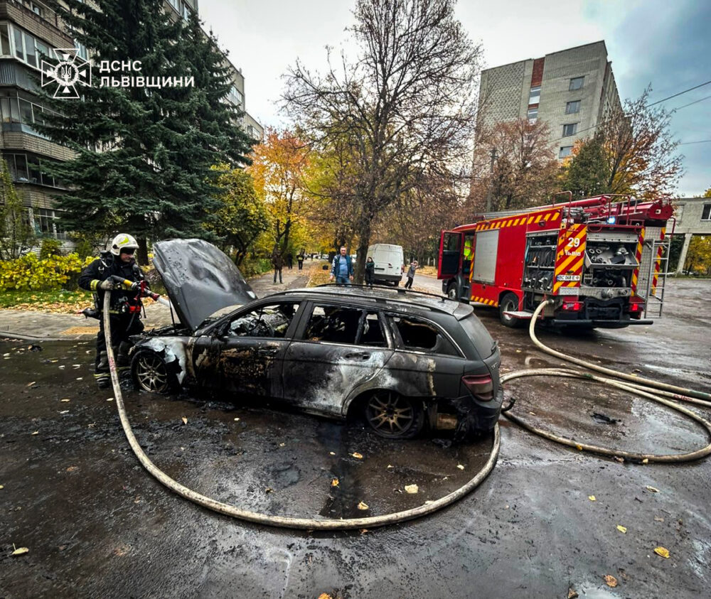 У Львові під час руху загорівся автомобіль