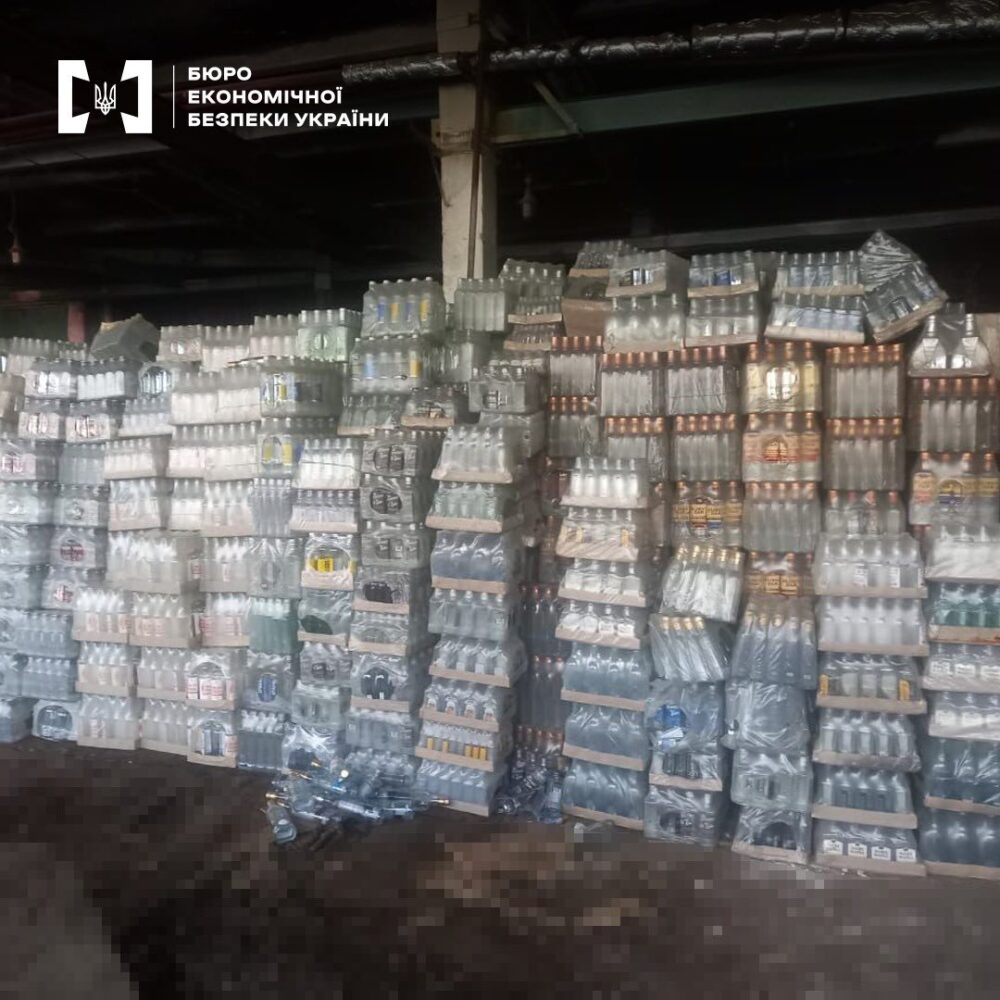На Львівщині викрили діяльність двох підпільних цехів та складської бази із виготовлення контрафактного алкоголю