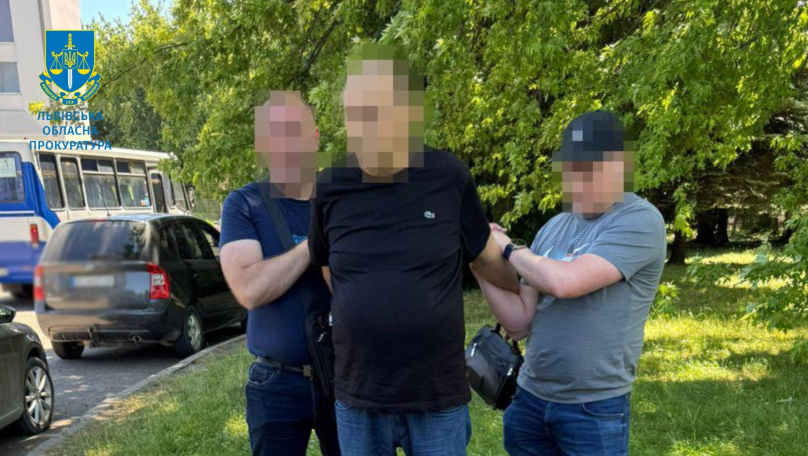 На Львівщині 63-річного чоловіка засудили за спробу підпалу будинку сусіда через ревнощі