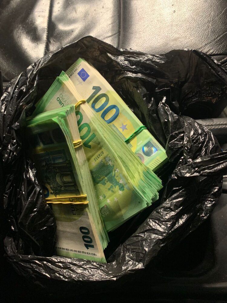 На Львівщині митники виявили понад 32 тисячі євро незадекларованої готівки