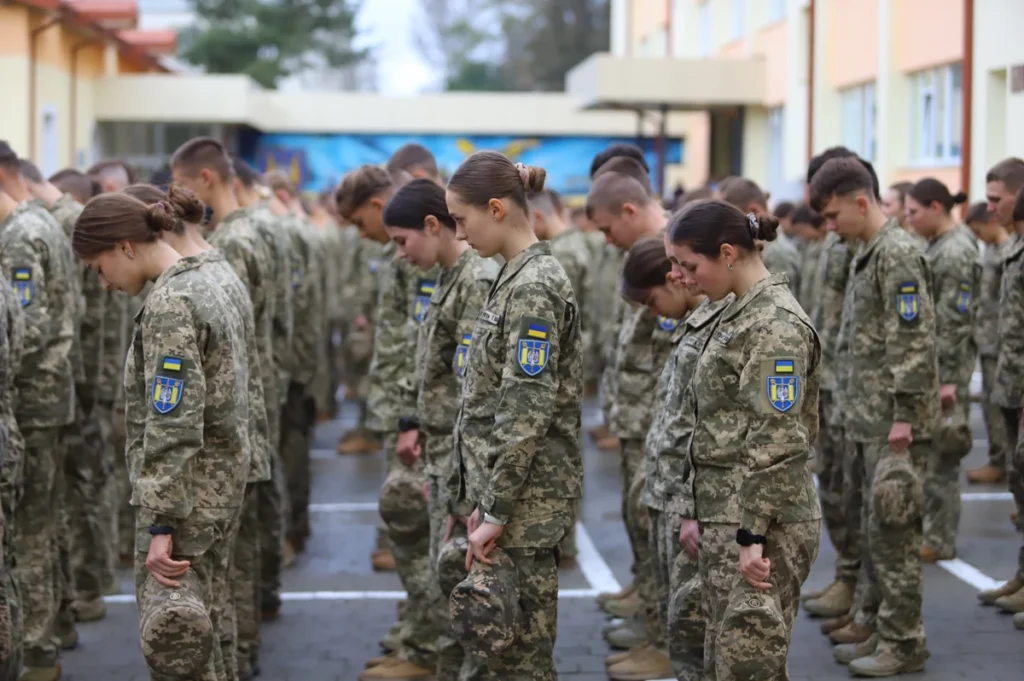 У Львівському ліцеї імені Героїв Крут майже 190 ліцеїстів склали присягу (фото)