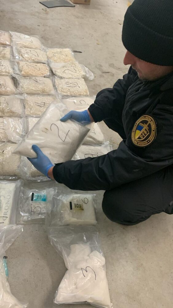 Львівські митники в Угринові вилучили масштабну партію кокаїну на 42 млн гривень