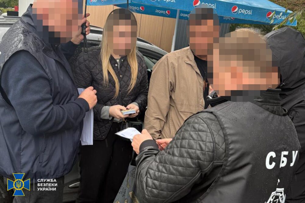 Сприяв контрабанді елітних прикрас: посадовця Львівської митниці затримали за хабарництво