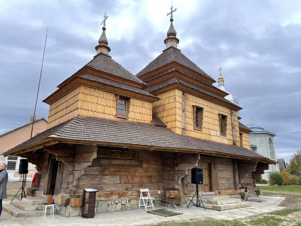 На Львівщині завершили реставрацію дерев’яної церкви XVI  Успіння Пресвятої Богородиці (фото)