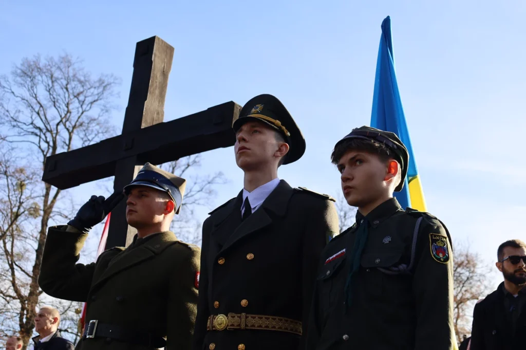 У Мостиськах перепоховали польських солдатів, загиблих під час оборони Львова у 1939 році (фото)