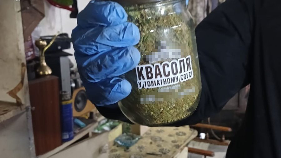 Купив канабіс, щоб продавати наркозалежним Львівщини: правоохоронці затримали підозрюваного