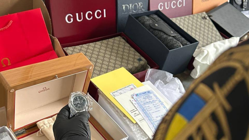 На Львівщині митники зупинили контрабанду брендових речей на 500 тисяч гривень
