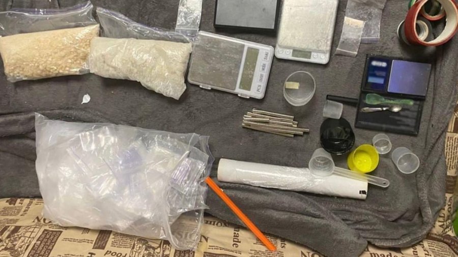 Львівський суд засудив на вісім років жінку та двох чоловіків за збут наркотиків та психотропів