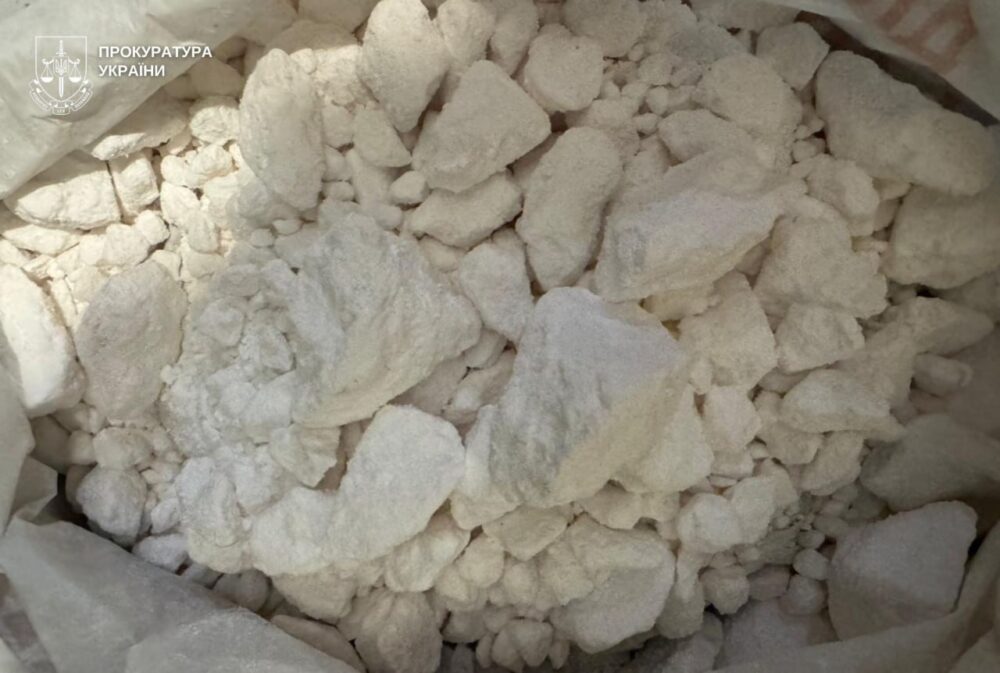 На Львівщині двоє чоловіків облаштували нарколабораторію в орендованому будинку