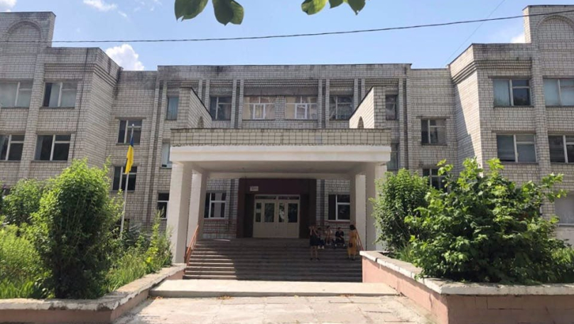 У Львові на подвір’ї школи чоловік відкрив стрілянину через конфлікт між дітьми