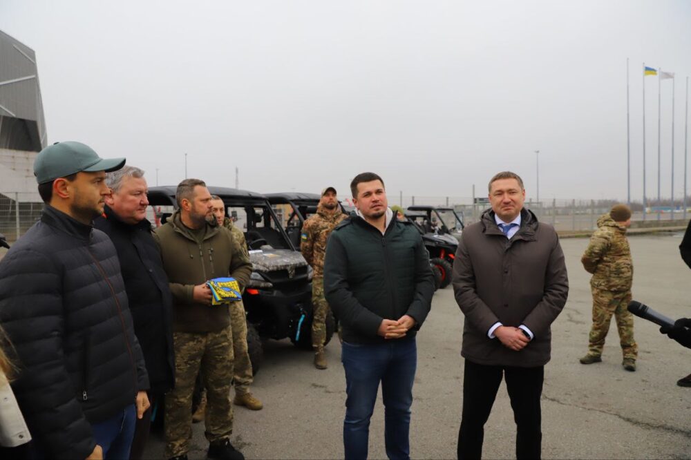 Львівщина передала оборонцям 47 одиниць техніки (фото)