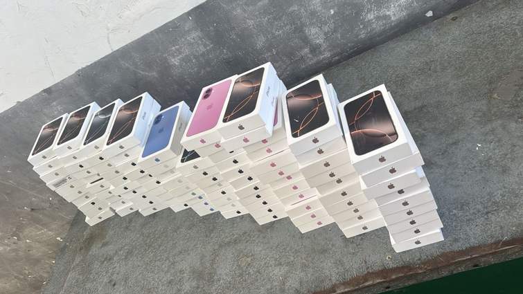 Суд у Львові оштрафував водія на 2 мільйони гривень за спробу ввезення 99 iPhone 16 з приховуванням від митного контролю