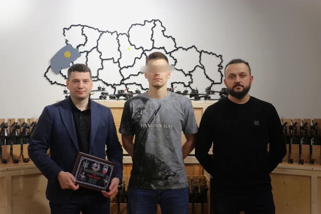 Львівська ОДА передала військовим ще понад сотню дронів (фото)