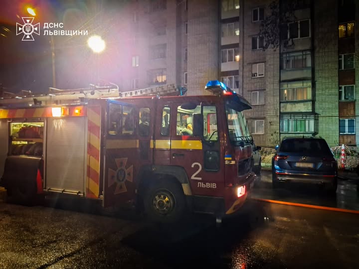 У Львові загорілося сміття в ліфтовій шахті