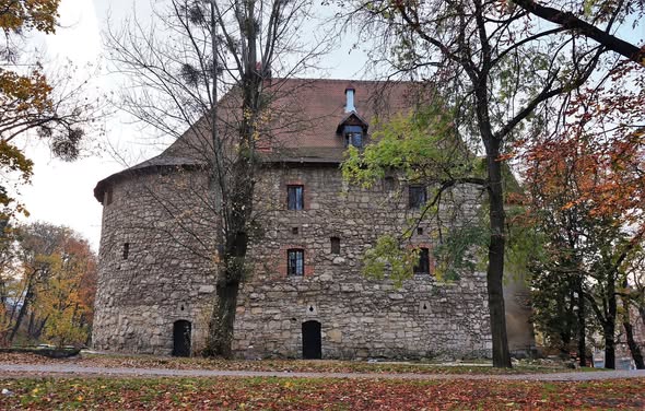 Скандал довкола Порохової вежі: спілка архітекторів говорить про “рейдерство”, Львівська облрада відповідає фактами