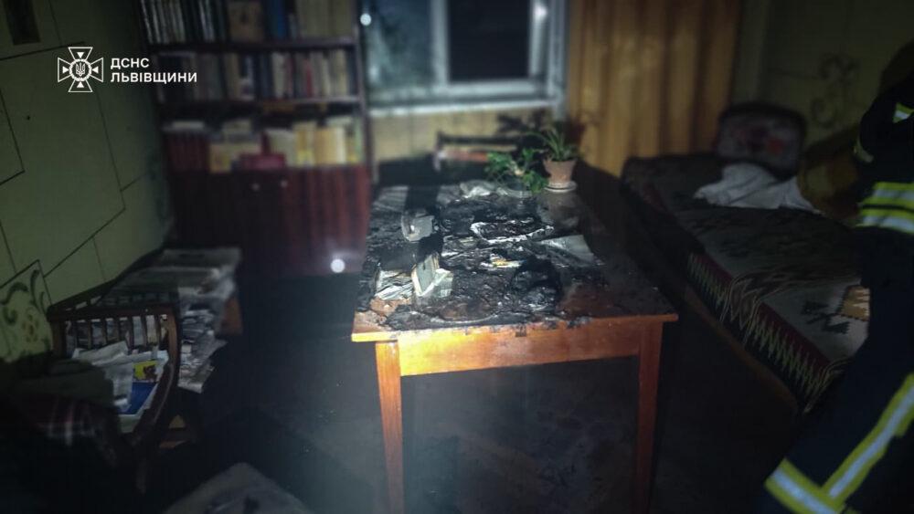 У Львові через свічку горіла квартира