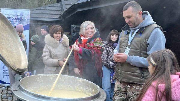 На Львівщині встановили рекорд України із засипаної капусти — 450 літрів традиційної страви