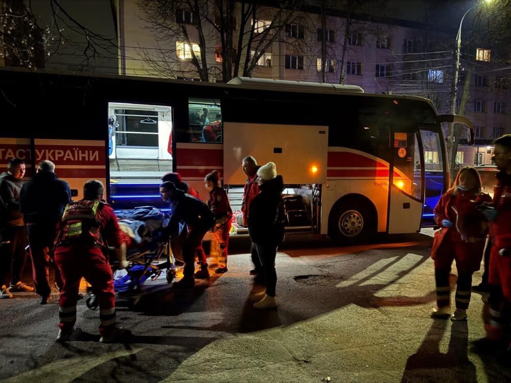 Львівський центр екстреної медицини забезпечив супровід евакуації пацієнтів до Німеччини
