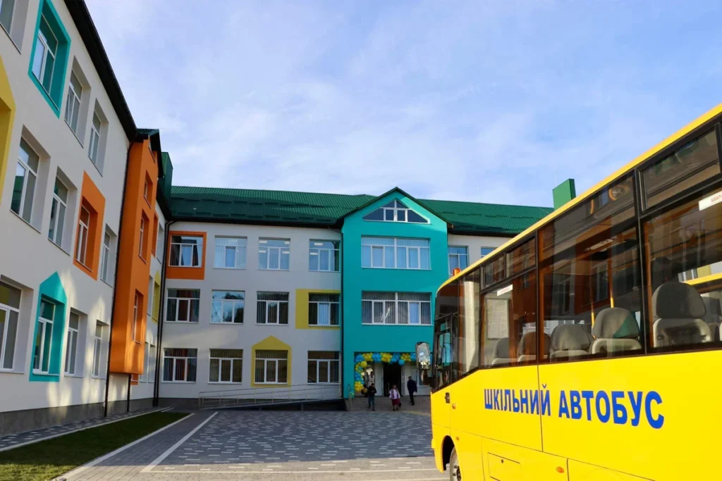 На випадок блекаутів школи Львівщини забезпечені майже 1300 генераторами