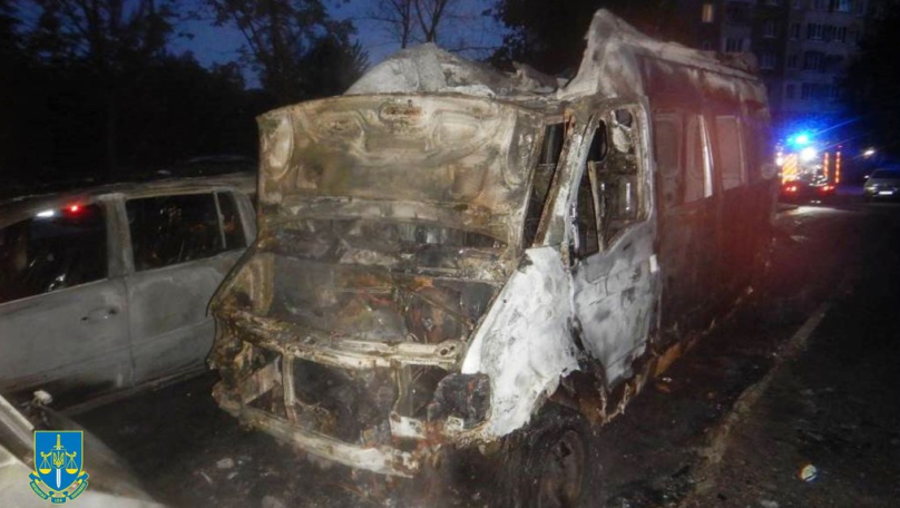 Двох львівʼян ув’язнили за підпал мікроавтобуса на Сихові