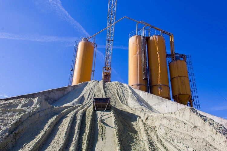 У Львові суд розірвав договір оренди з заводом братів Медведчука та Козака