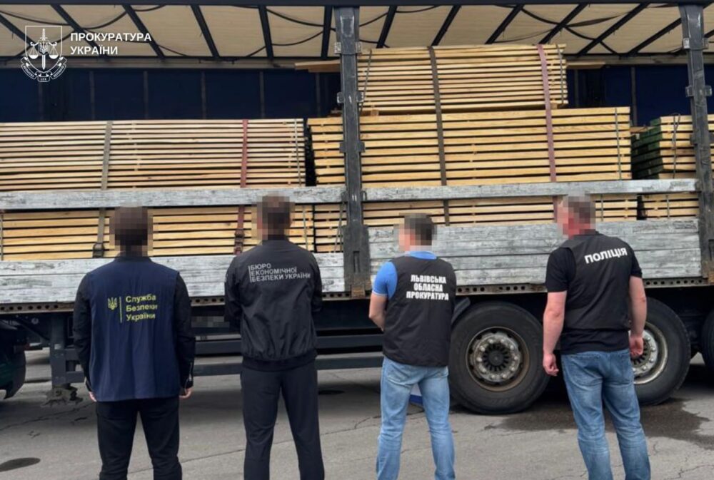 На Львівщині судитимуть підприємця за контрабанду деревини до Польщі