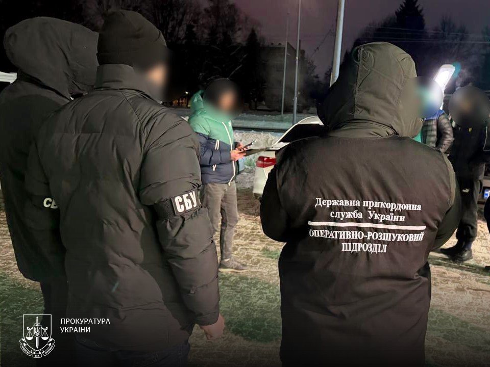Двох львів’ян затримали за переправлення до Європи військовозобов’язаних за 13 тисяч доларів