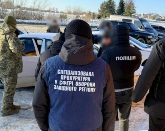 На Львівщині затримали курсанта під час передачі командирові взводу 2500 доларів хабаря