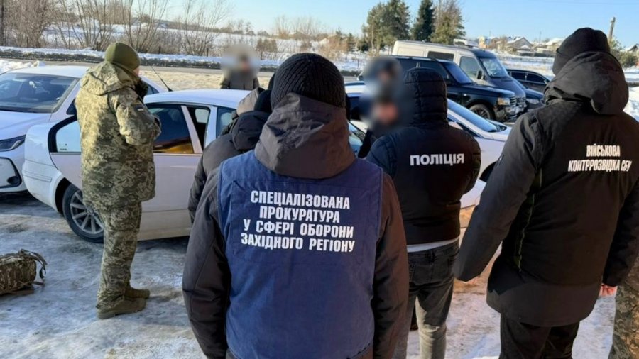 На Львівщині затримали курсанта під час передачі командирові взводу 2500 доларів хабаря