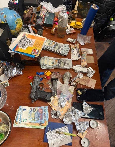 Львівські митники спільно із поліцією викрили банду наркоторговців, які привозили кокаїн та фентаніл з Європи