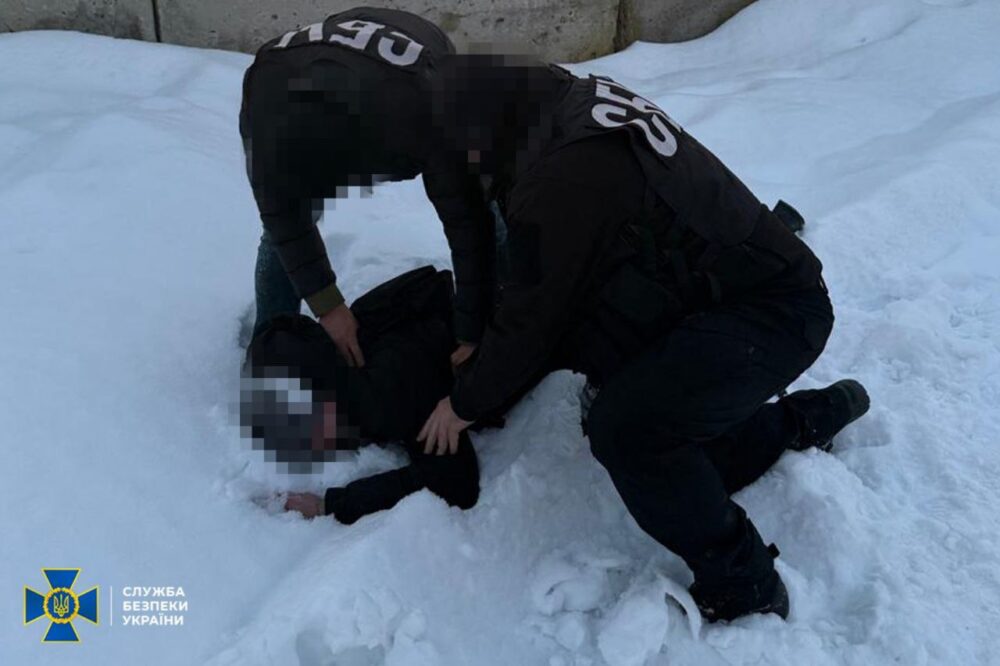 СБУ затримала двох агентів ГРУ РФ, які збирали дані після удару ракетою “Орєшнік” по Львівщині