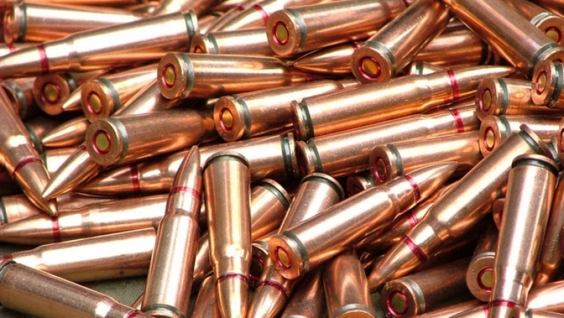 Суд зобовʼязав конфіскувати в мешканця Львівщини незаконні автомати та тисячі патронів