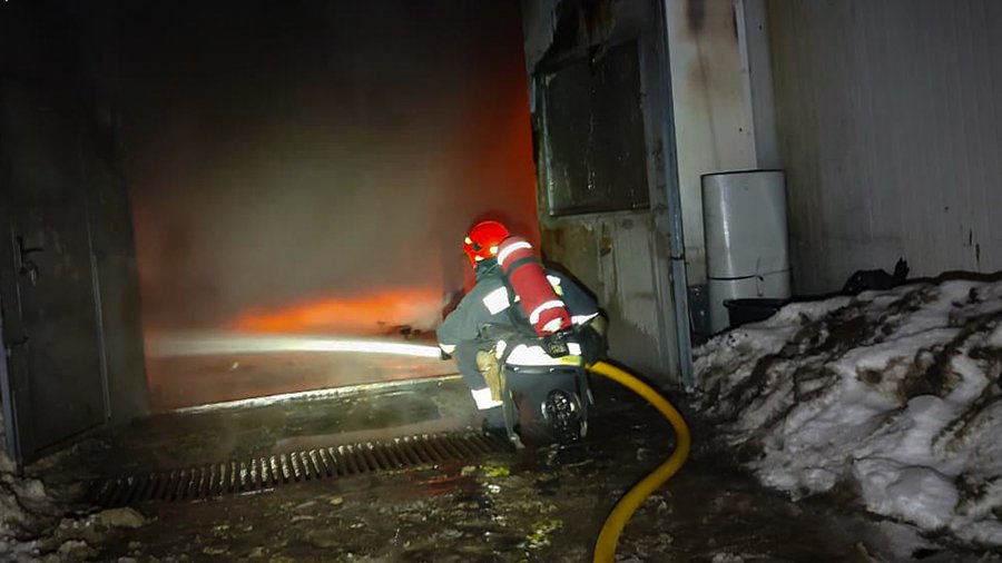 У Львові сталася пожежа на СТО з автомийкою: постраждав чоловік