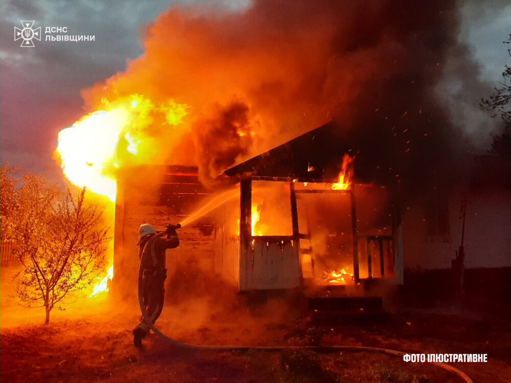 Рятувальники Львівщини за добу ліквідували 9 пожеж
