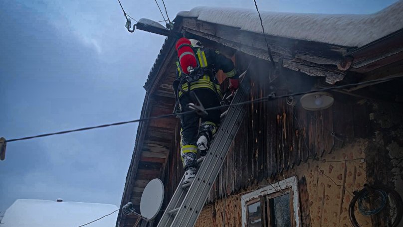 На Львівщині чоловіка вдарило струмом під час гасіння пожежі