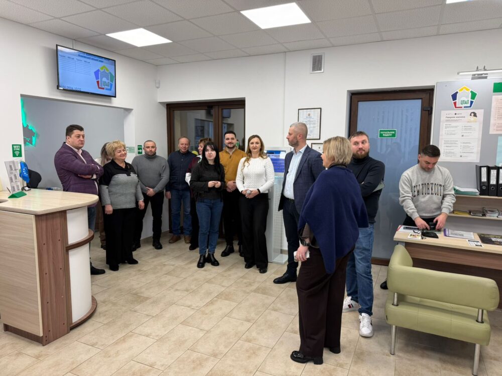Жовква стала першою громадою в Україні, де відкрито пункт Урядової «гарячої лінії» (фото)