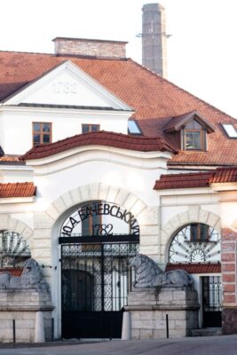 Підзамче виходить із тіні: як промислова зона Львова стає повноцінним міським районом