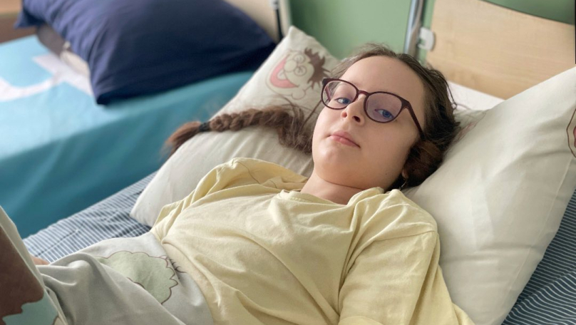 У Львові з тазу 11-річної дівчинки видалили рідкісну пухлину розміром з диню