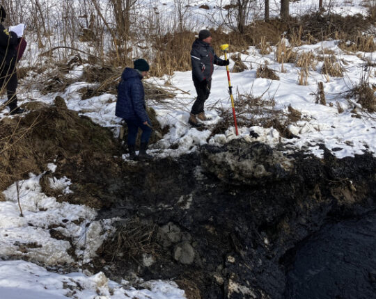 На Львівщині через аварію на підприємстві нафтопродукти розлилися на ґрунт
