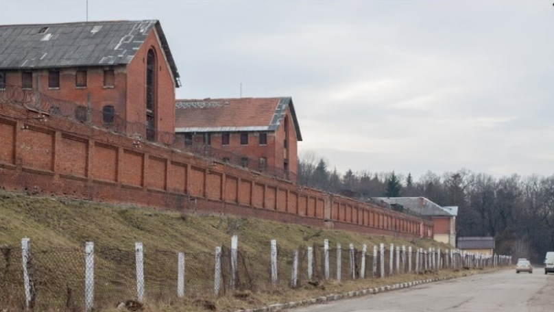 Жінка намагалася передати засудженому  в Дрогобицьку колонію спирт у контрацептивах