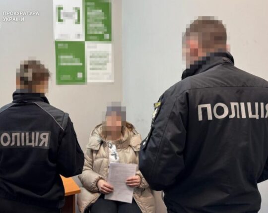 У Львові жінка стріляла по авто з військовими та поліцейськими