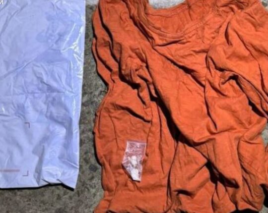 У Львові чоловік хотів передати наркотики у дитячому одязі