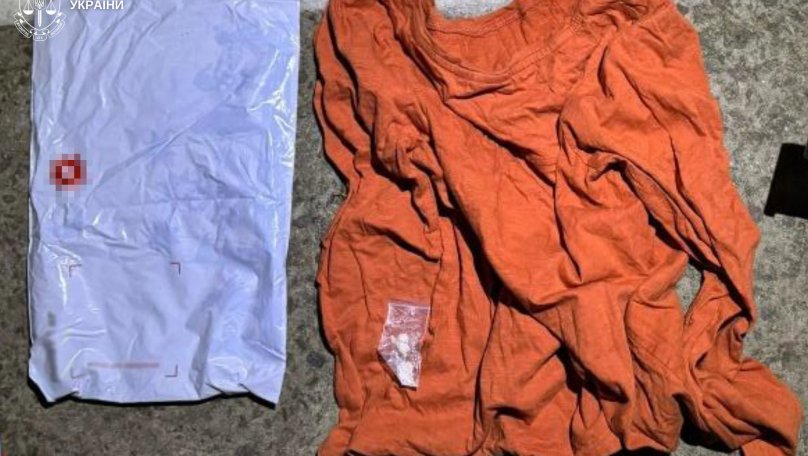 У Львові чоловік хотів передати наркотики у дитячому одязі