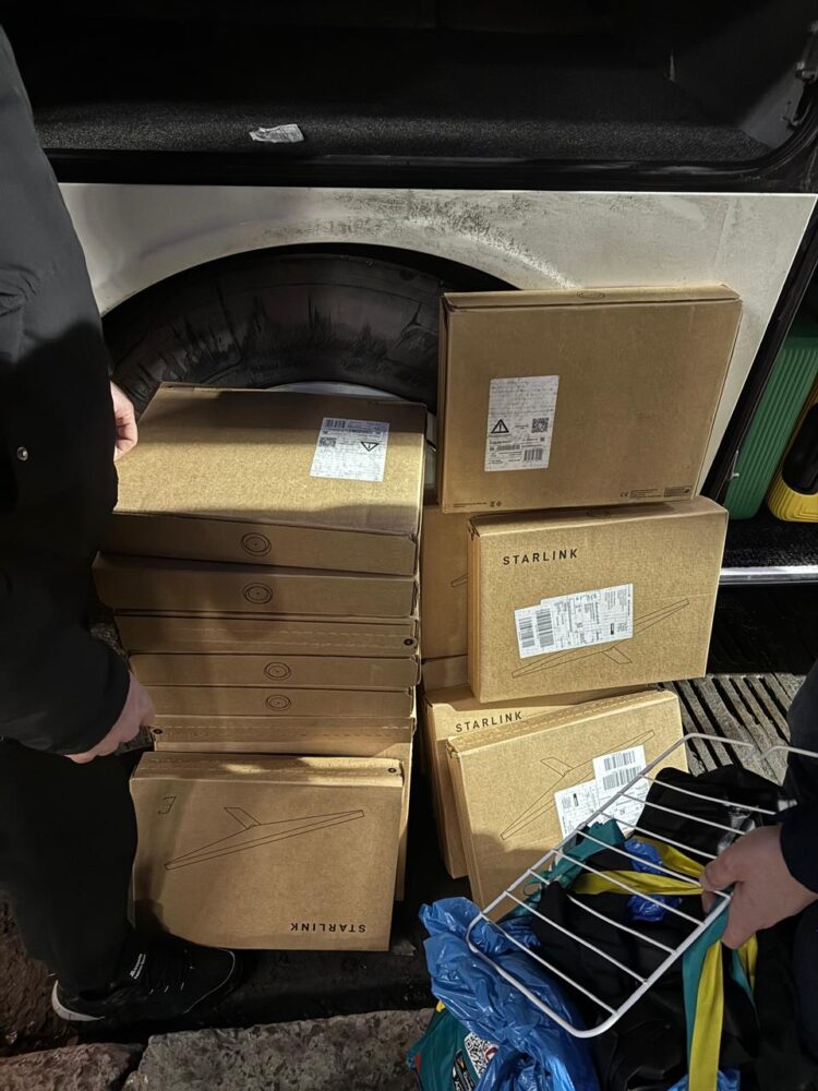 Львівські митники виявили на кордоні партію незадекларованих Starlink