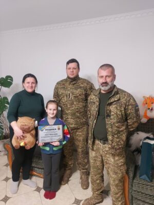 Третьокласниця зі Львівщини заколядовані гроші передала для бійців батальйону “Карна”