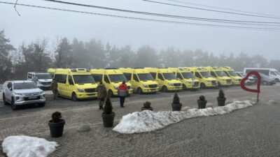 Благодійна організація Music for Ukraine передала українським військовим ще десять медичних автомобілів (фото)