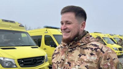 Благодійна організація Music for Ukraine передала українським військовим ще десять медичних автомобілів (фото)