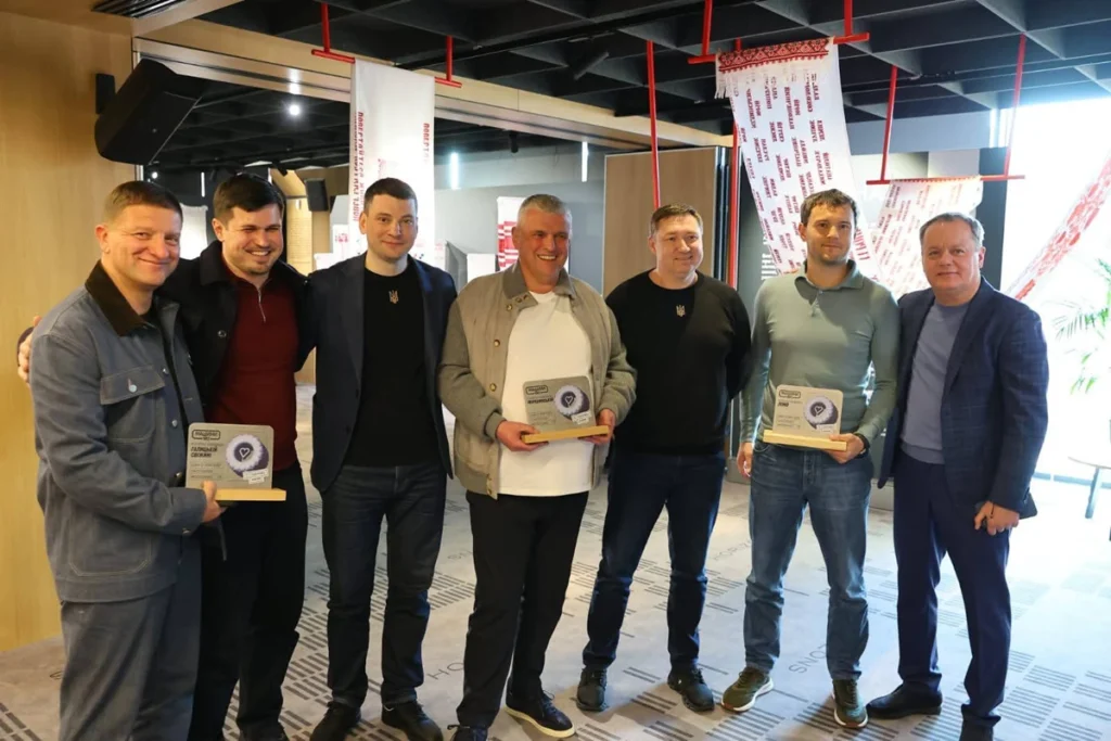 Понад 100 млн грн на транспорт і дрони для ЗСУ: підсумки спільного проєкту Львівської ОВА та фонду «Повернись живим» (фото)