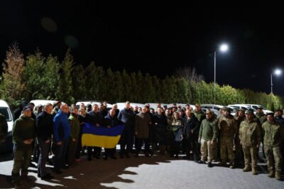 На Львівщині благодійний фонд з Латвії передав українським військовим 43 транспортні засоби (фото)